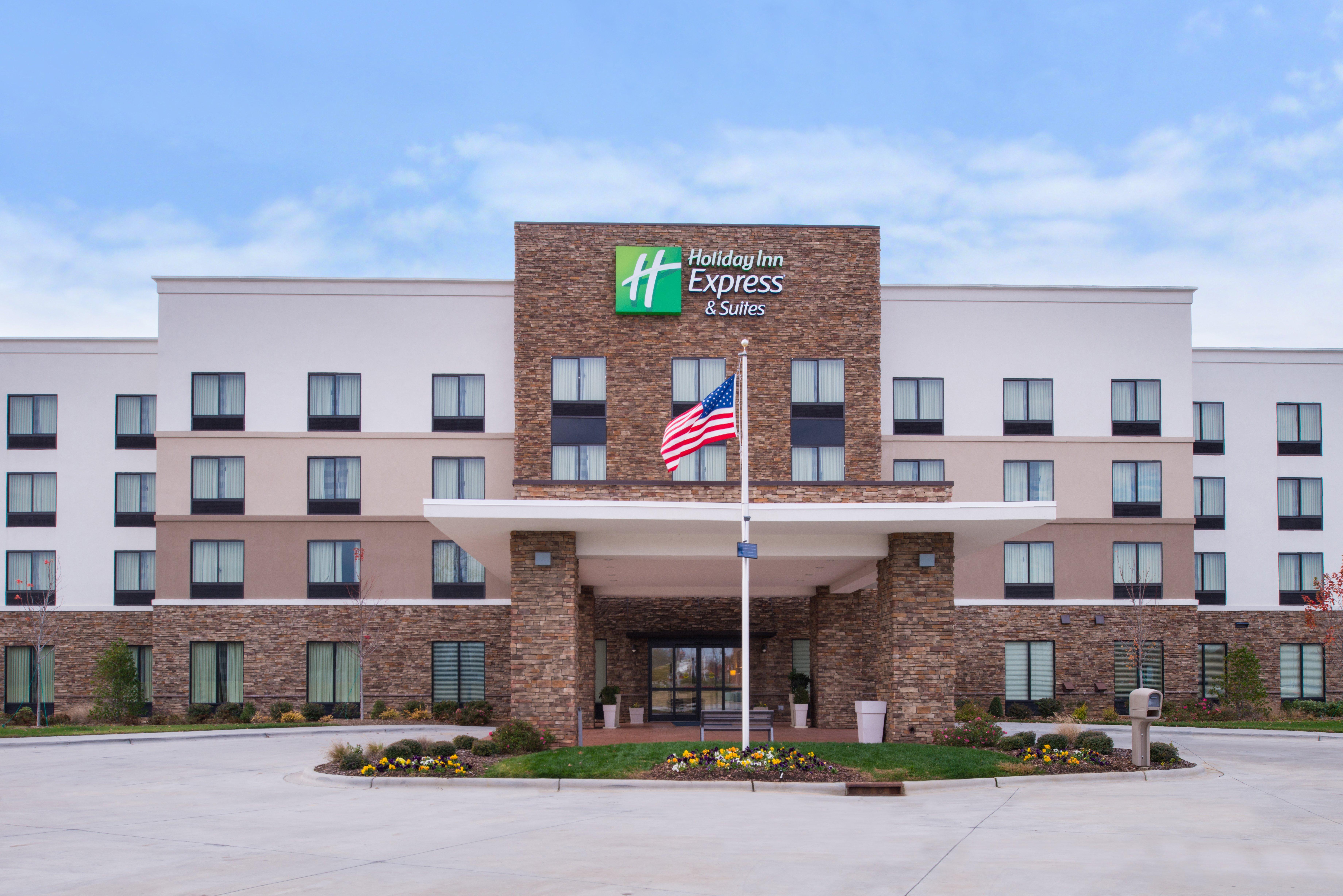 Holiday Inn Express & Suites Monroe By Ihg Exterior photo