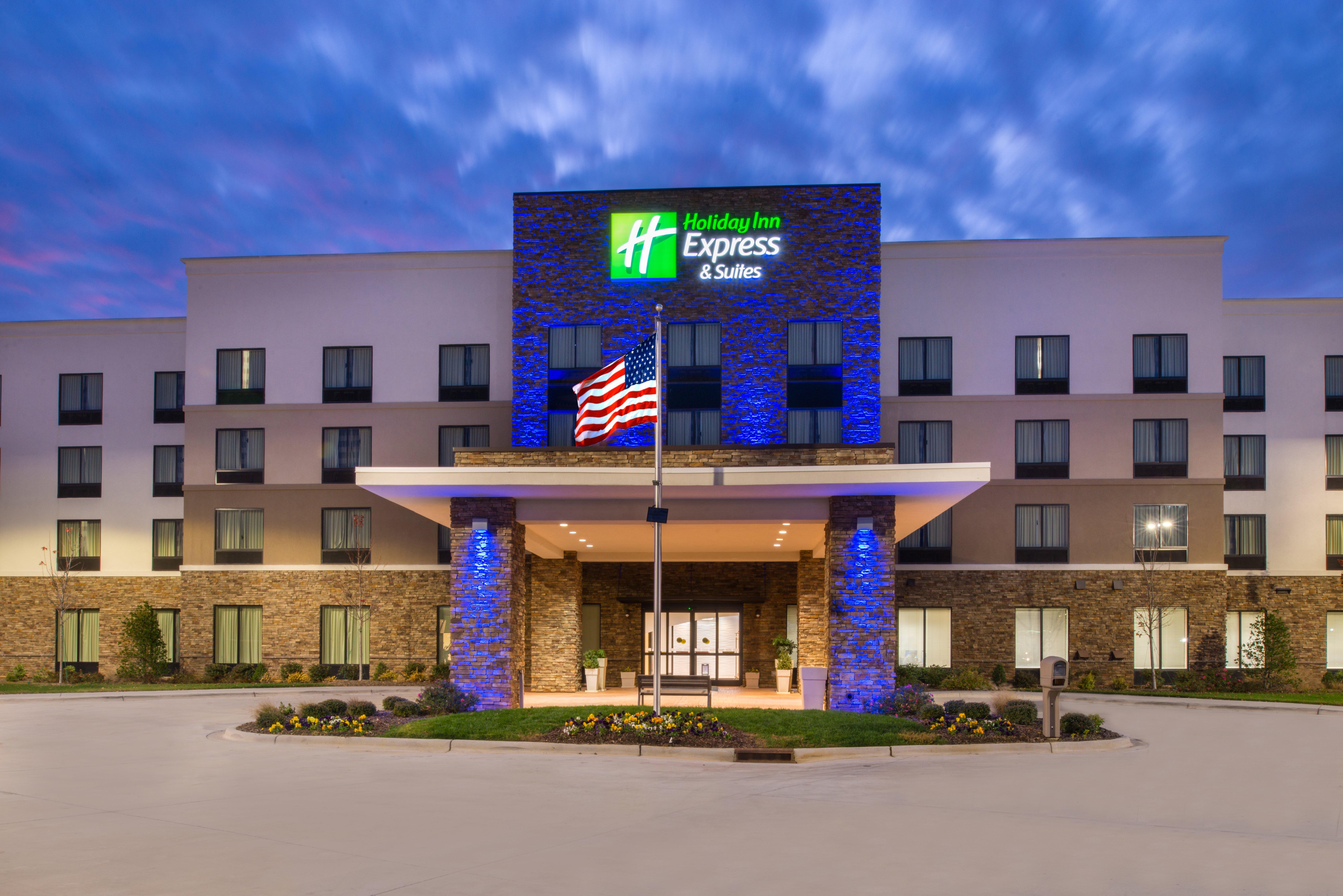 Holiday Inn Express & Suites Monroe By Ihg Exterior photo