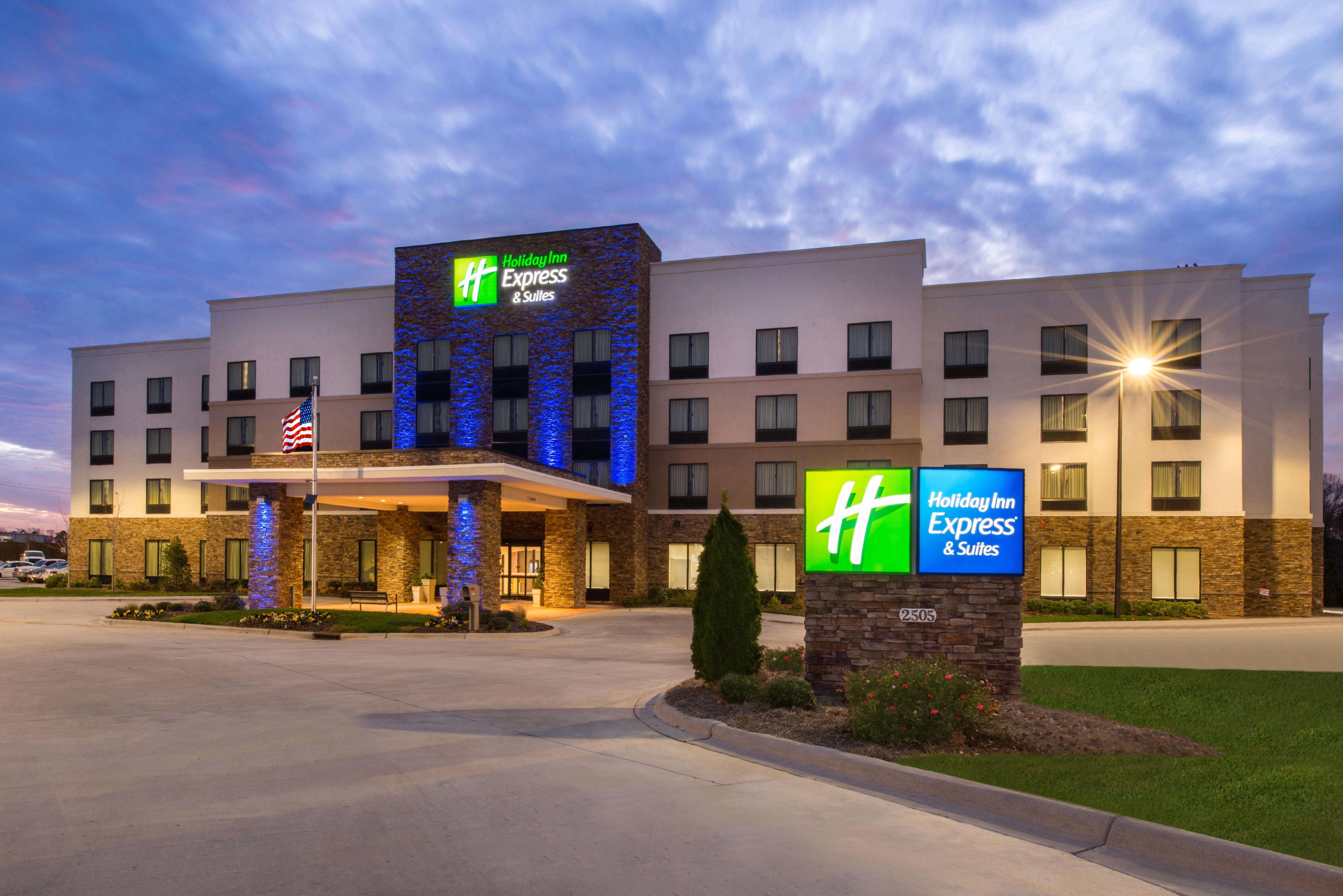 Holiday Inn Express & Suites Monroe By Ihg Exterior photo